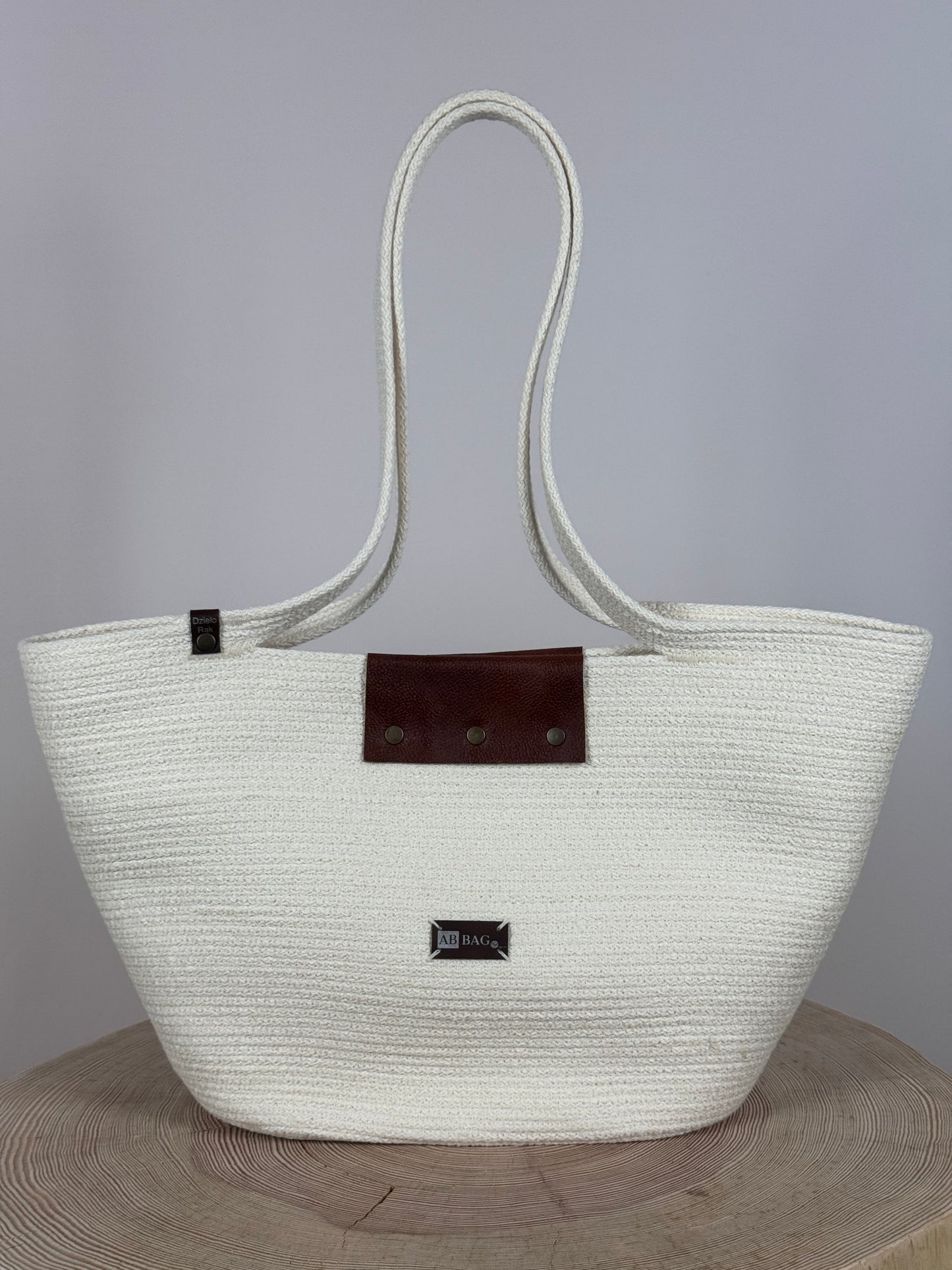 Kosz SOLO biały ze skórzanym zapięciem